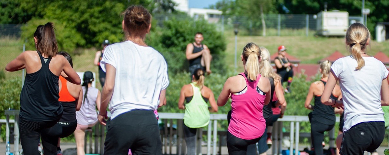 Femmes faisant du sport